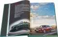 Разворот страниц в книге '1000 культовых автомобилей (№2)'