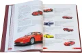 Разворот страниц в книге '1000 культовых автомобилей'
